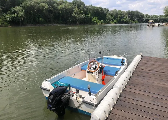 Barka A Tiszahoz 公寓 Tiszaug